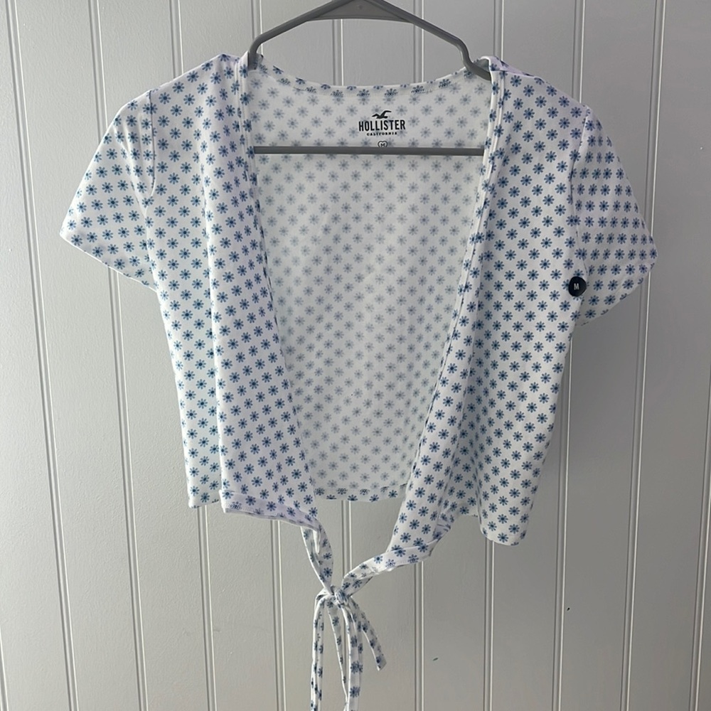 Medium Hollister tie crop top NEVER WORN
